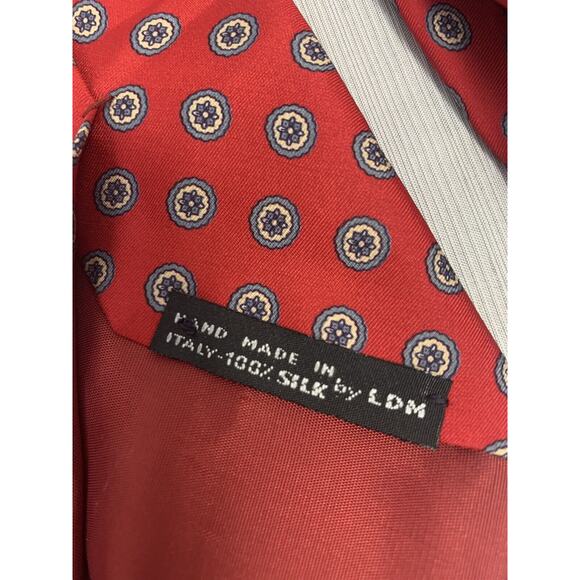 LDM 100%‎ Silk Tie Made in Italy, Geometric, Red, Blue, Tan 60" - Picture 4 of 5